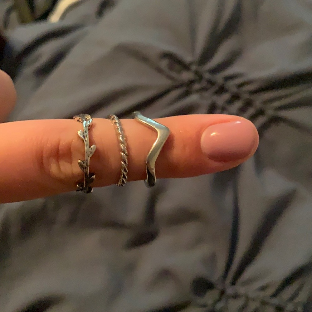 A set of 3 rings.